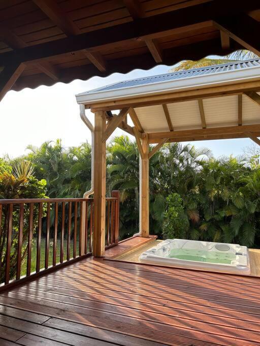 Bungalow Avec Jacuzzi Privatif Villa ซานต์-โรส ภายนอก รูปภาพ