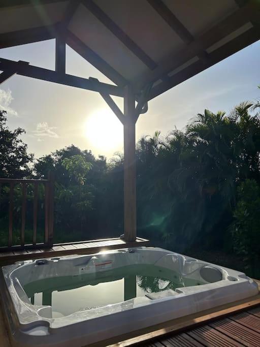 Bungalow Avec Jacuzzi Privatif Villa ซานต์-โรส ภายนอก รูปภาพ