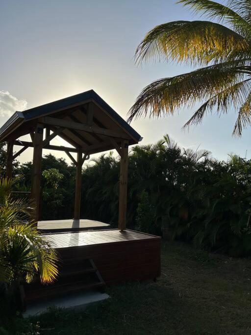 Bungalow Avec Jacuzzi Privatif Villa ซานต์-โรส ภายนอก รูปภาพ