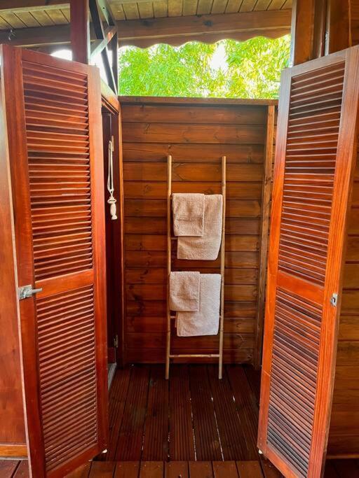Bungalow Avec Jacuzzi Privatif Villa ซานต์-โรส ภายนอก รูปภาพ